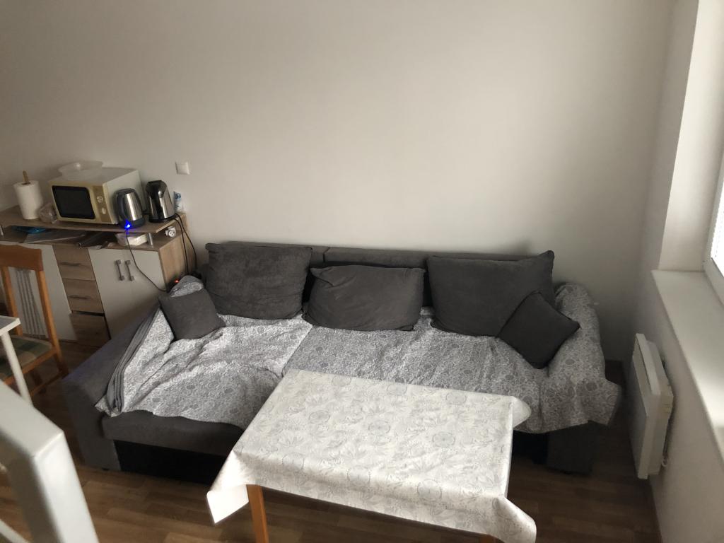 Pronajem bytu celý pokoj 77 m2