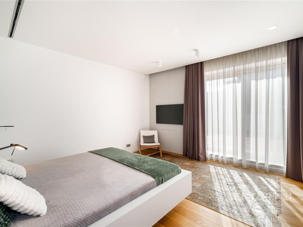 Pronájem bytu 3+kk 137 m2, Praha – náhled fotky 8