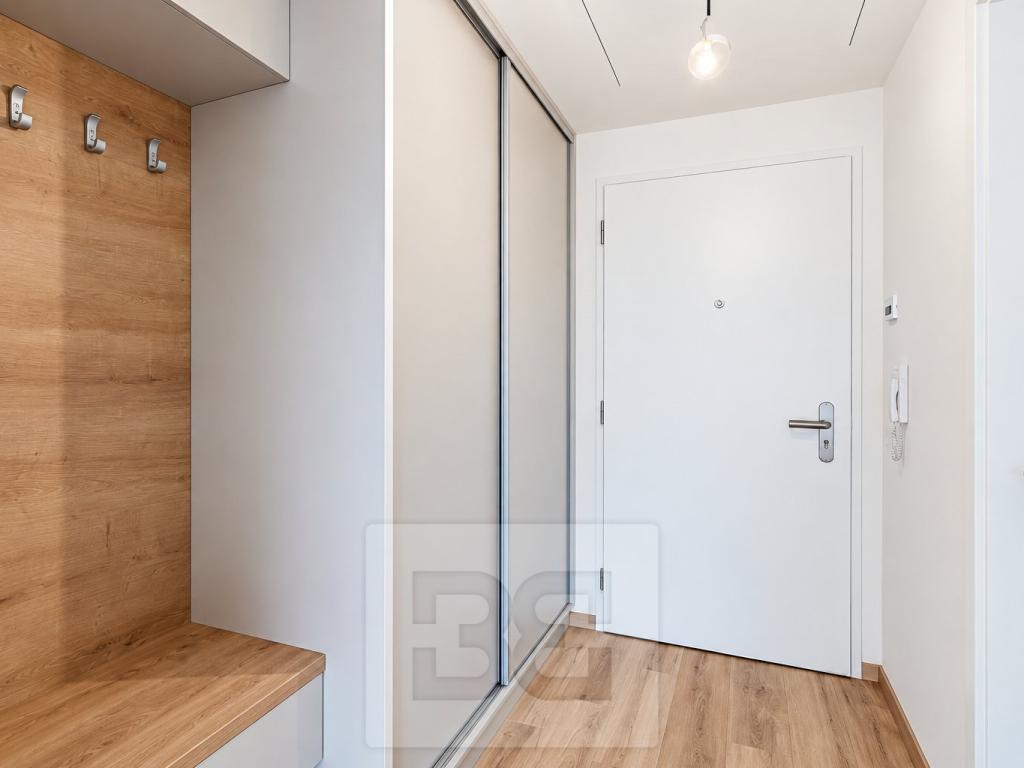Pronájem bytu 1+kk 32 m2, Praha – náhled fotky 12