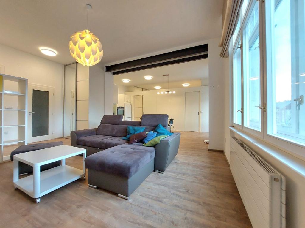 Pronájem bytu 2+kk 71 m² – pohled 6
