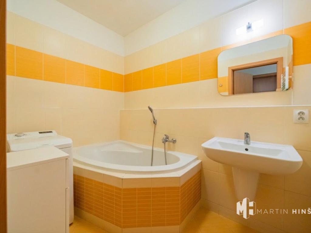 Pronájem bytu 3+kk 72 m2, Praha – náhled fotky 3
