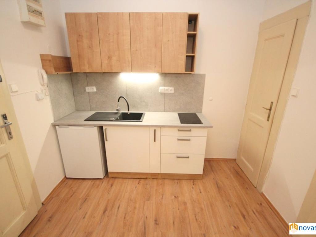 Pronájem bytu 2+1 47 m² – pohled 6