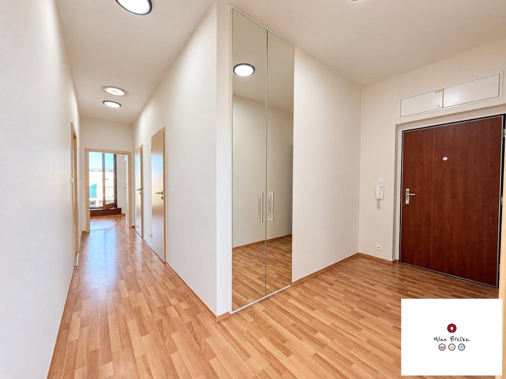 Pronájem bytu 2+kk 73 m2, Praha – náhled fotky 12