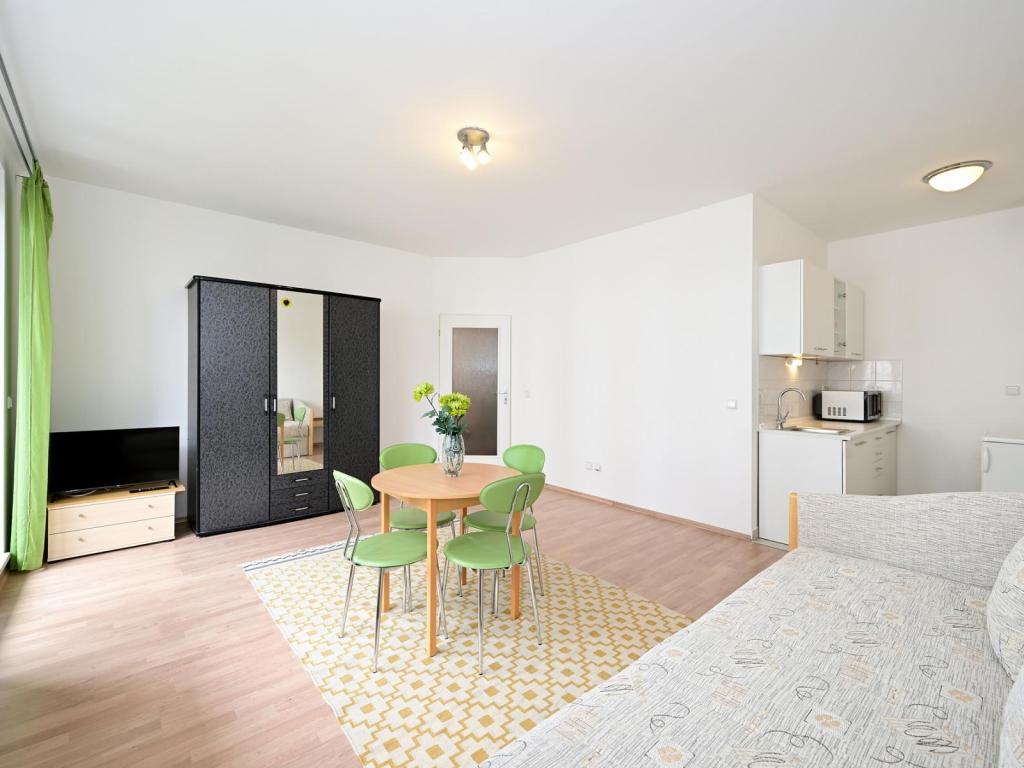 Pronájem bytu 1+kk 34 m2