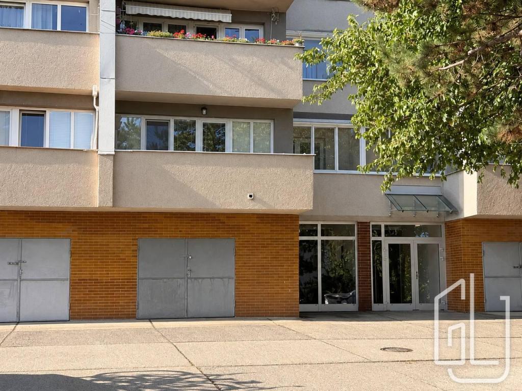 Pronájem bytu 3+1 95 m2, Praha – náhled fotky 16