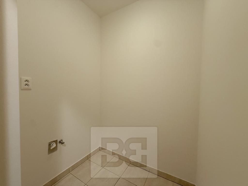 Pronájem bytu 2+kk 63 m2, Praha – náhled fotky 12