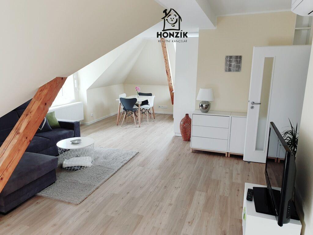 Pronájem bytu 1+kk 70 m2