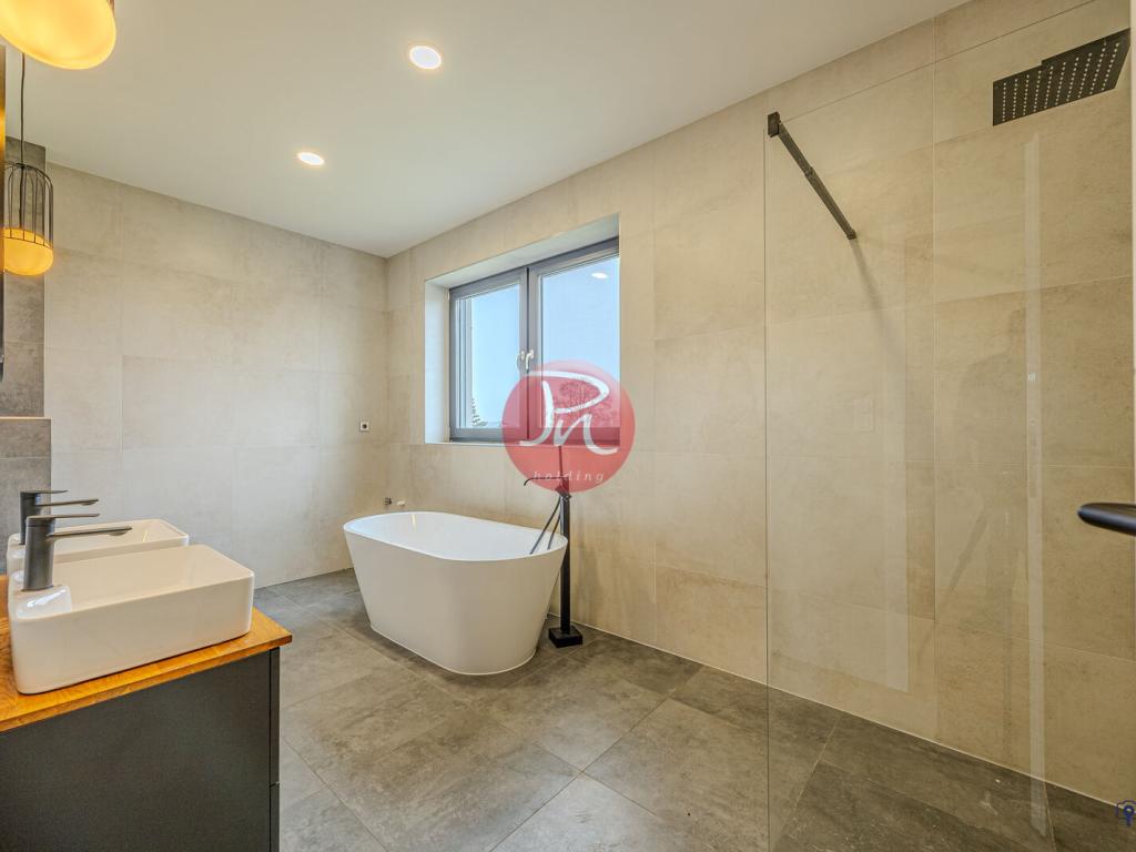 Pronájem bytu 4+kk 102 m2