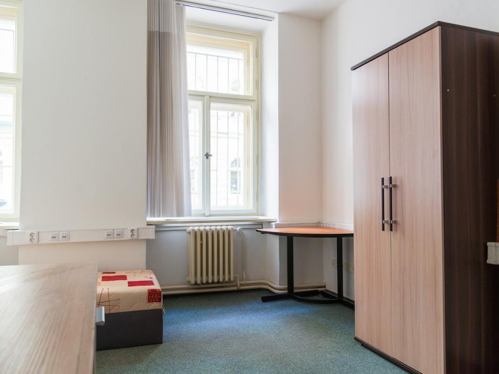 Spolubydleni bytu celý pokoj 20 m2