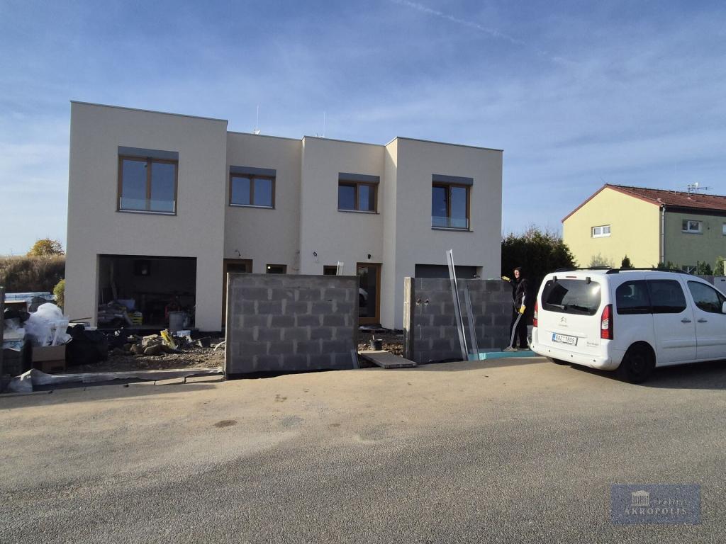 fivePlusRooms, Sulice - Kaštanová, 15990000 Kč,