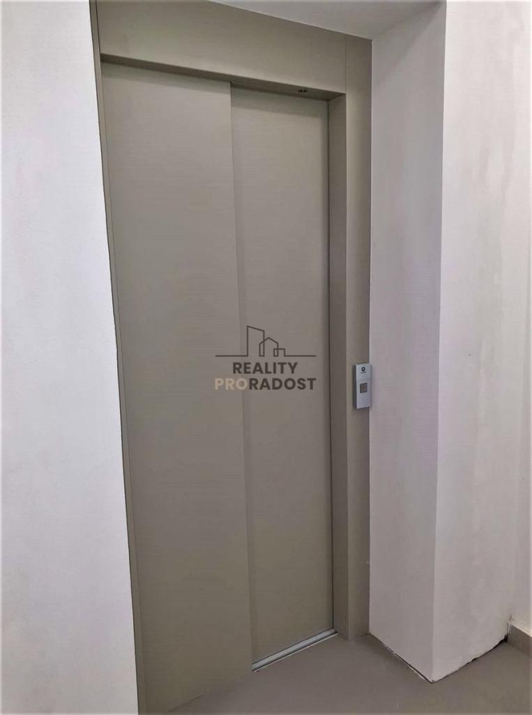 Pronájem bytu 1+kk 37 m2